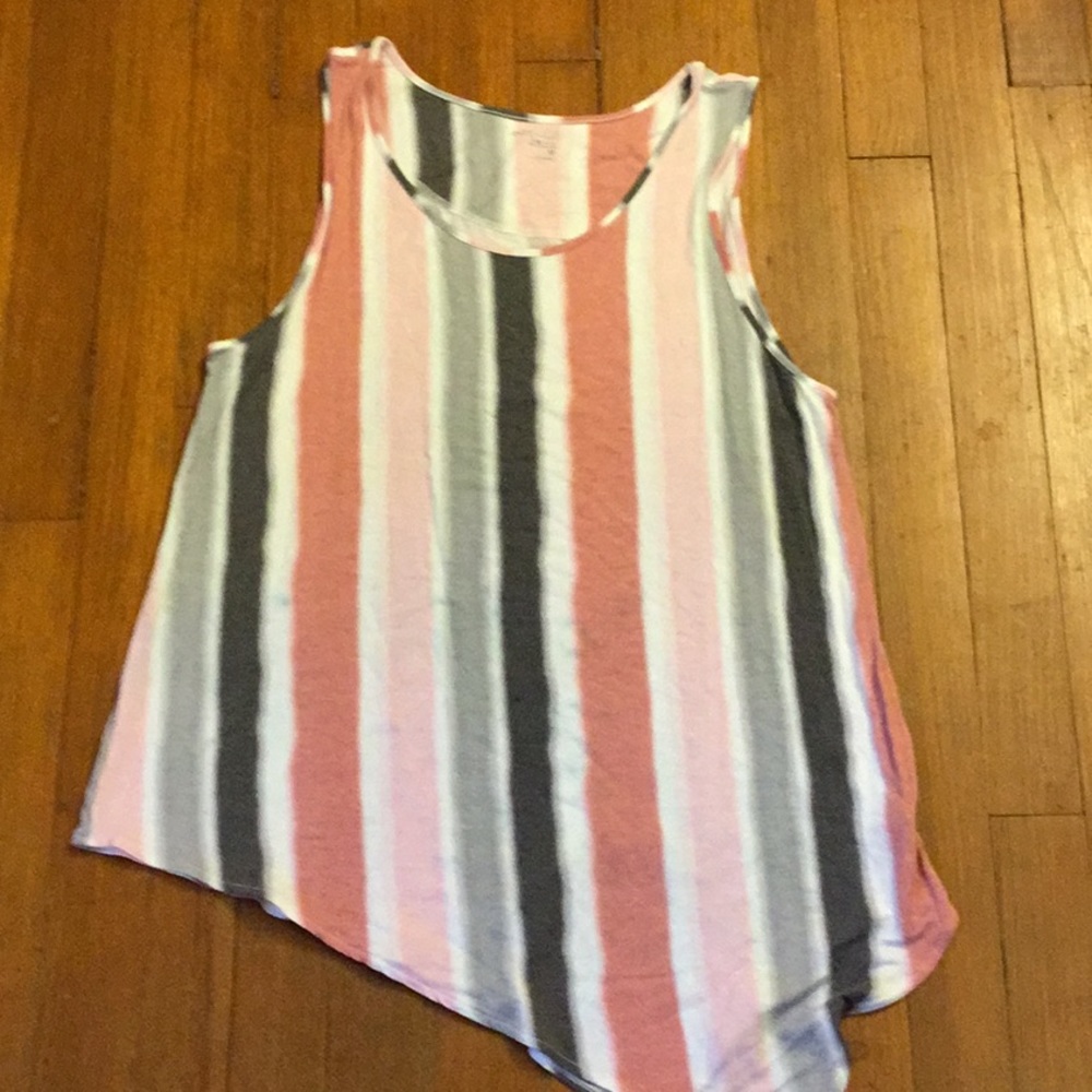 Asymmetrical hem pink and gray sleeveless tunic.